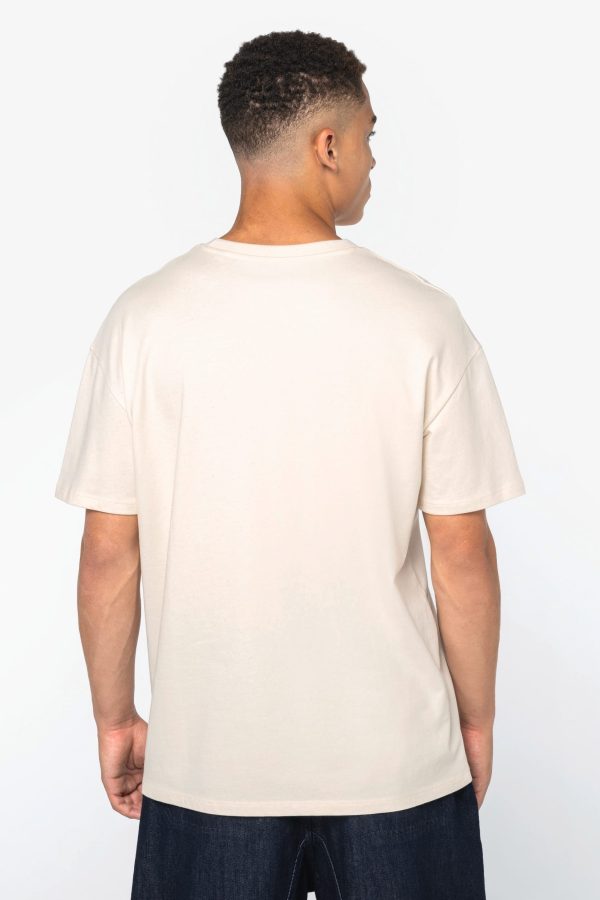 Detalle tela crudo - espalda Camiseta cristiana Todavía en obras, vista de espalda