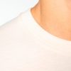 Detalle cuello camiseta crudo Camiseta cristiana Todavía en obras, detalle del cuello