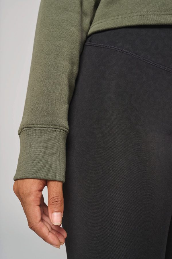 Sal i llum - detalle puño Sudadera cristiana Sal i llum, detalle del puño